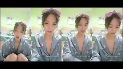 Em gái cute khoe cặp ngực lép vcl của mình